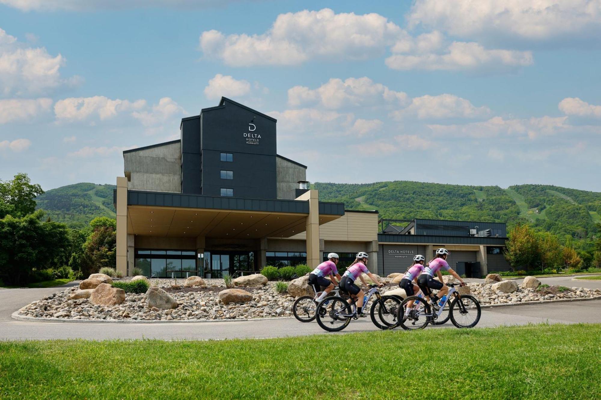 Delta Hotels By Marriott Mont Sainte-Anne, Resort & Convention Center Beaupré Exterior foto